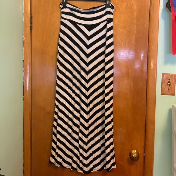 Cemi Ceri maxi skirt - Picture 1 of 3